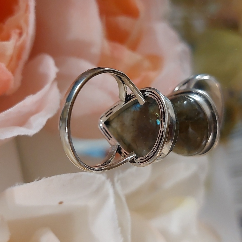Laboradorite Stone Ring - Size 8 - Picture 5 of 8